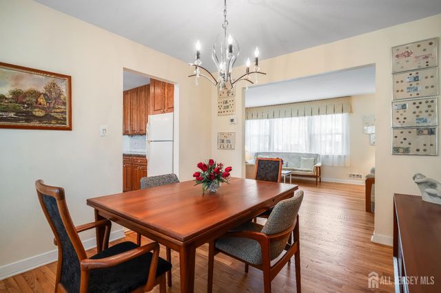 20 Rolling Road, East Brunswick, NJ 08816