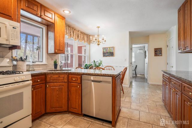 20 Rolling Road, East Brunswick, NJ 08816