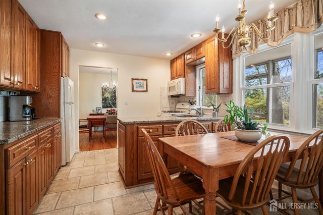 20 Rolling Road, East Brunswick, NJ 08816