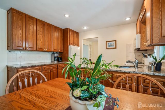 20 Rolling Road, East Brunswick, NJ 08816