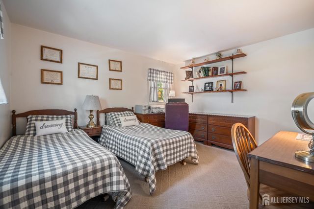 20 Rolling Road, East Brunswick, NJ 08816