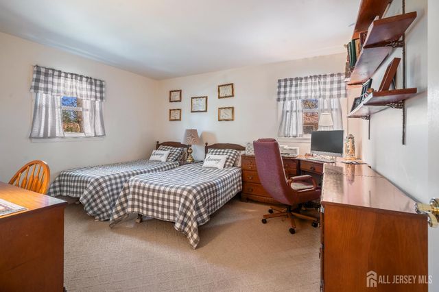 20 Rolling Road, East Brunswick, NJ 08816