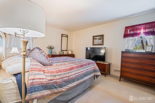 20 Rolling Road, East Brunswick, NJ 08816