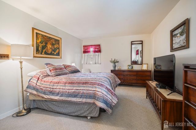 20 Rolling Road, East Brunswick, NJ 08816