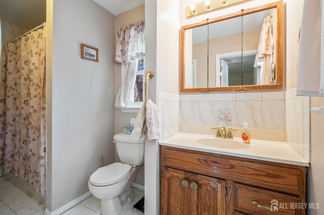 20 Rolling Road, East Brunswick, NJ 08816