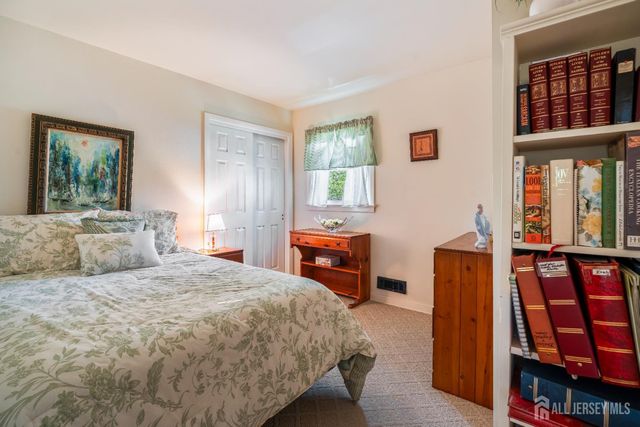 20 Rolling Road, East Brunswick, NJ 08816