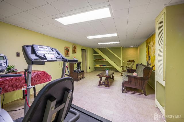 20 Rolling Road, East Brunswick, NJ 08816