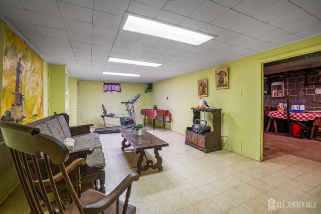 20 Rolling Road, East Brunswick, NJ 08816