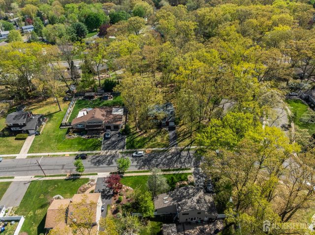 20 Rolling Road, East Brunswick, NJ 08816