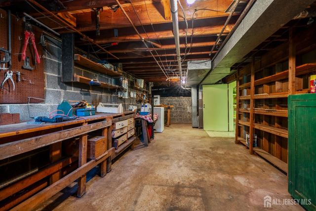 20 Rolling Road, East Brunswick, NJ 08816