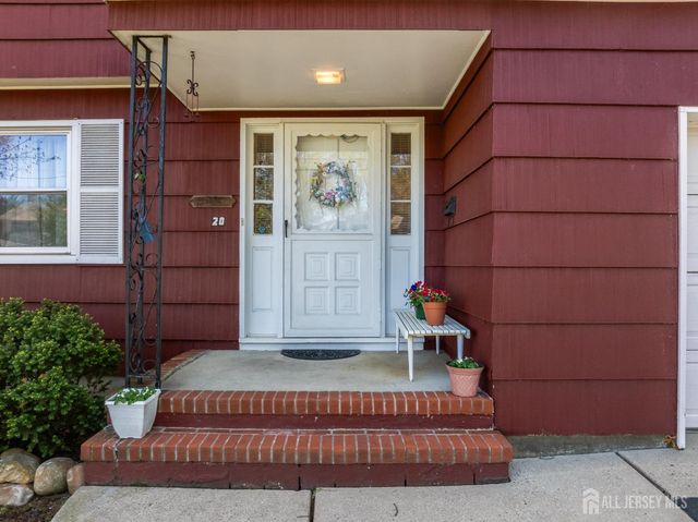 20 Rolling Road, East Brunswick, NJ 08816