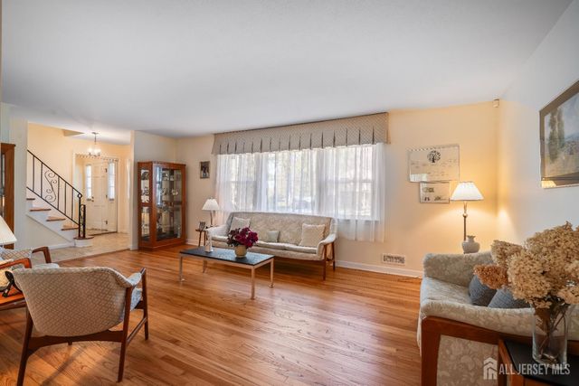 20 Rolling Road, East Brunswick, NJ 08816