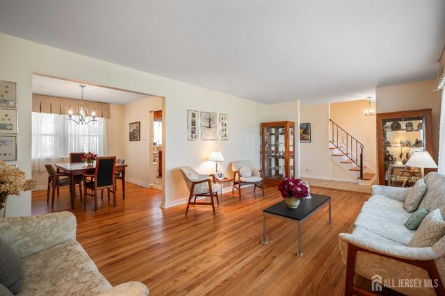 20 Rolling Road, East Brunswick, NJ 08816