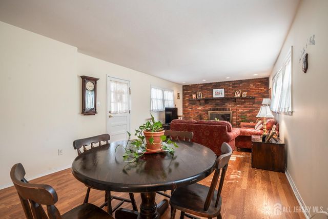 20 Rolling Road, East Brunswick, NJ 08816