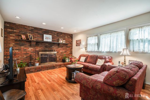 20 Rolling Road, East Brunswick, NJ 08816