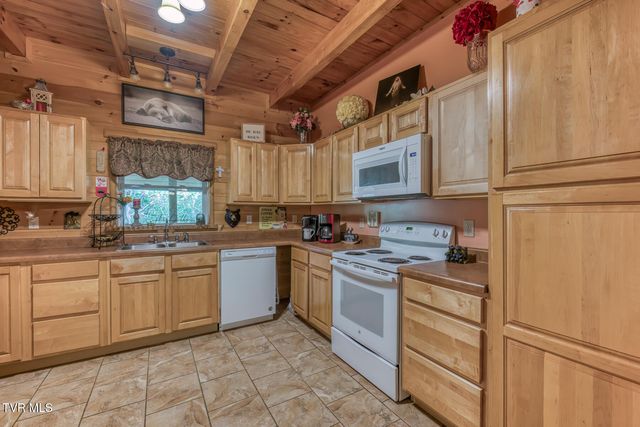 160 Conley Stevens Road, Roan Mountain, TN 37687