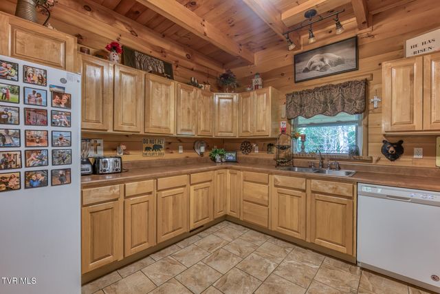 160 Conley Stevens Road, Roan Mountain, TN 37687