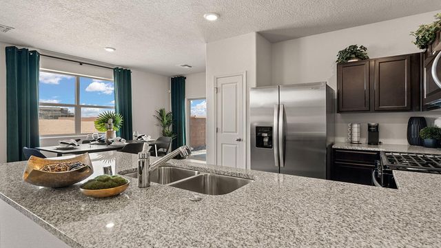 8 E El Nido Court, Los Lunas, NM 87031