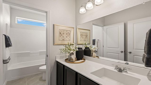 8 E El Nido Court, Los Lunas, NM 87031
