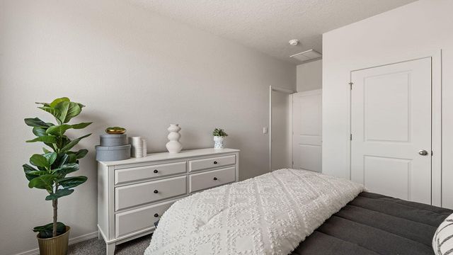 8 E El Nido Court, Los Lunas, NM 87031