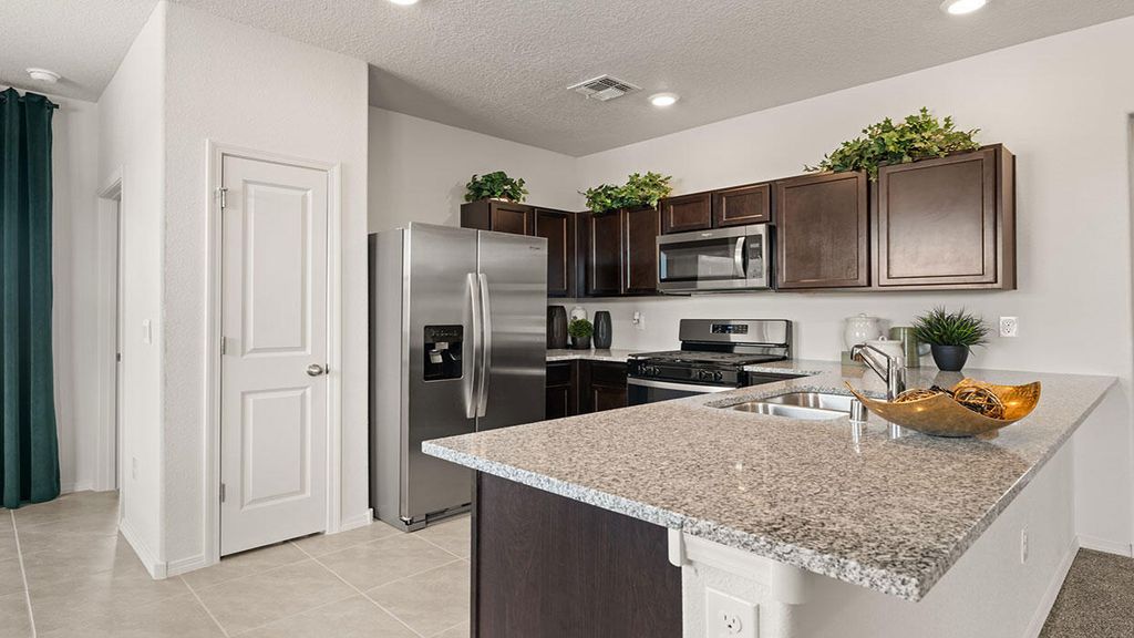 8 E El Nido Court, Los Lunas, NM 87031
