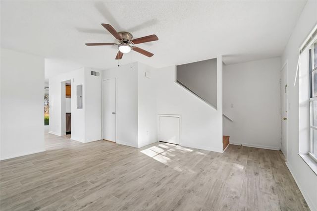 5182 SUNRIDGE PALMS DRIVE 5182, Tampa, FL 33617