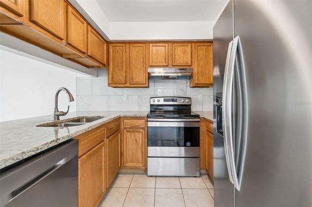 5182 SUNRIDGE PALMS DRIVE 5182, Tampa, FL 33617