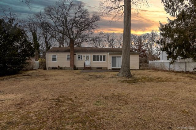 106 Powell Court, North Babylon, NY 11703