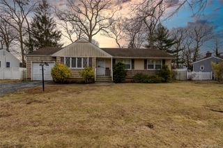106 Powell Court, North Babylon, NY 11703