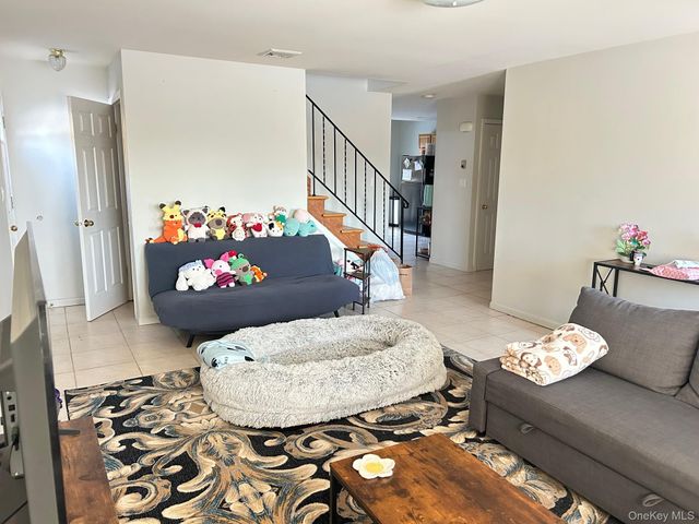 23 Dalex Court, Glen Cove, NY 11542