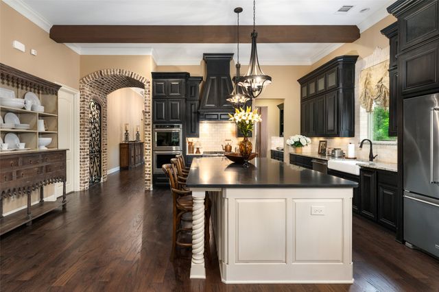 705 Strauss, Colleyville, TX 76034
