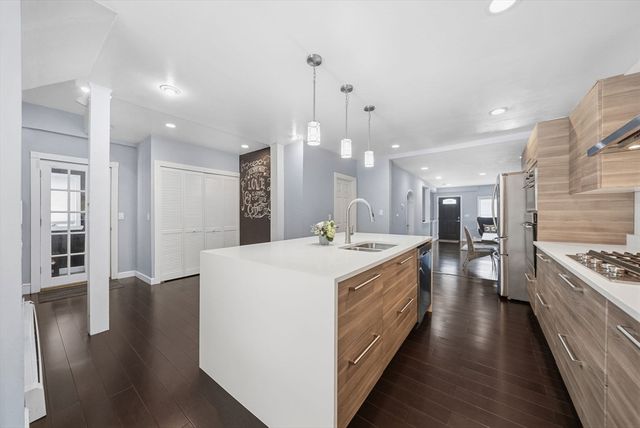 22 Cedar St, Wellesley, MA 02482
