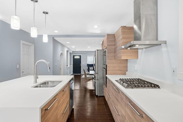 22 Cedar St, Wellesley, MA 02482