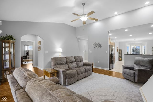 5176 Marco Drive, Columbus, IN 47203