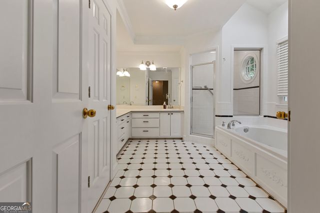 1593 Walkway Court SW, Lilburn, GA 30047