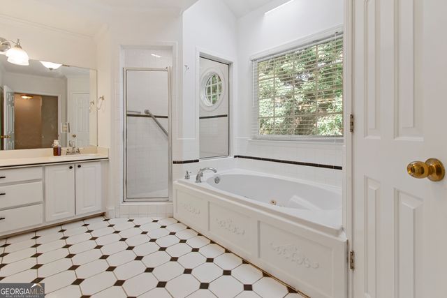 1593 Walkway Court SW, Lilburn, GA 30047