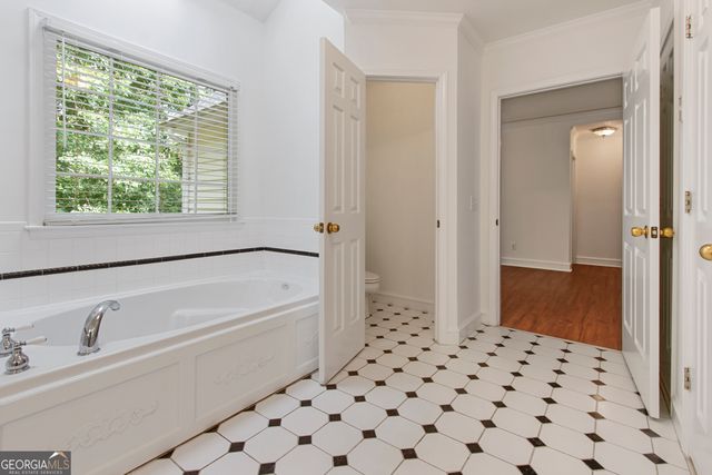 1593 Walkway Court SW, Lilburn, GA 30047
