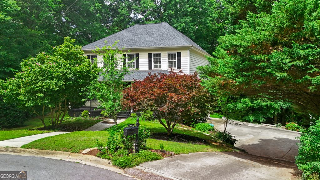 1593 Walkway Court SW, Lilburn, GA 30047