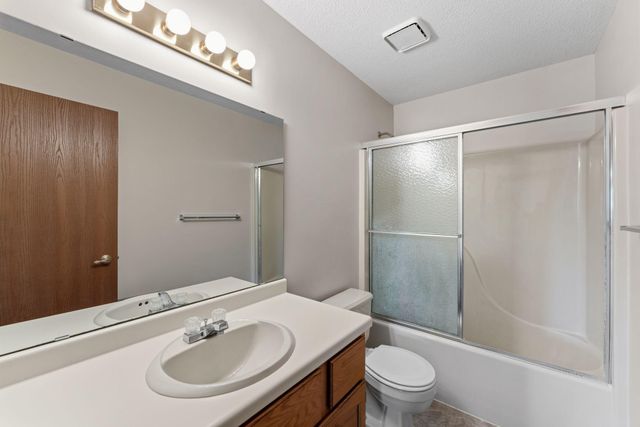 6601 Buckley Circle 105, Inver Grove Heights, MN 55076