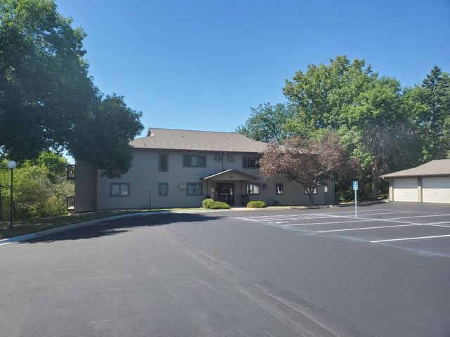 6601 Buckley Circle 105, Inver Grove Heights, MN 55076