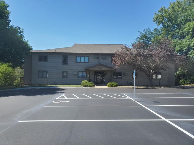 6601 Buckley Circle 105, Inver Grove Heights, MN 55076