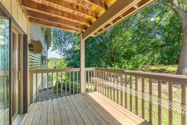 6601 Buckley Circle 105, Inver Grove Heights, MN 55076