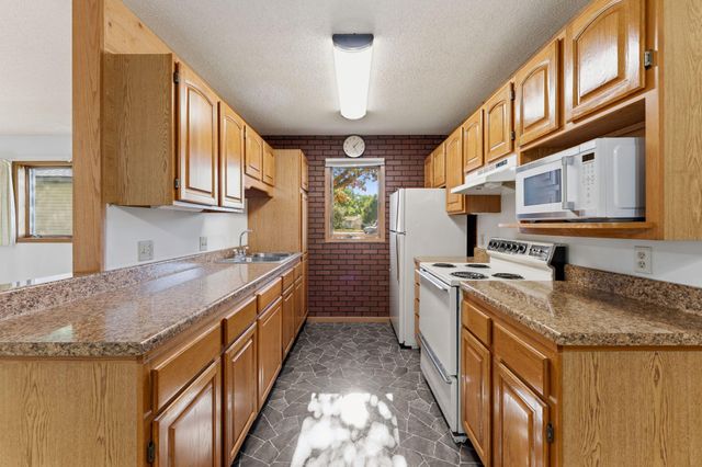 6601 Buckley Circle 105, Inver Grove Heights, MN 55076