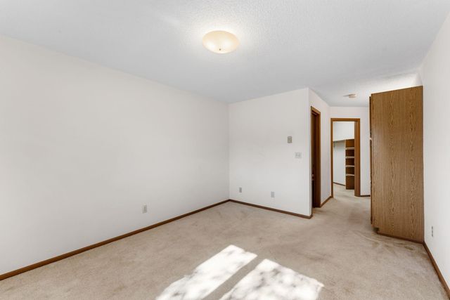 6601 Buckley Circle 105, Inver Grove Heights, MN 55076