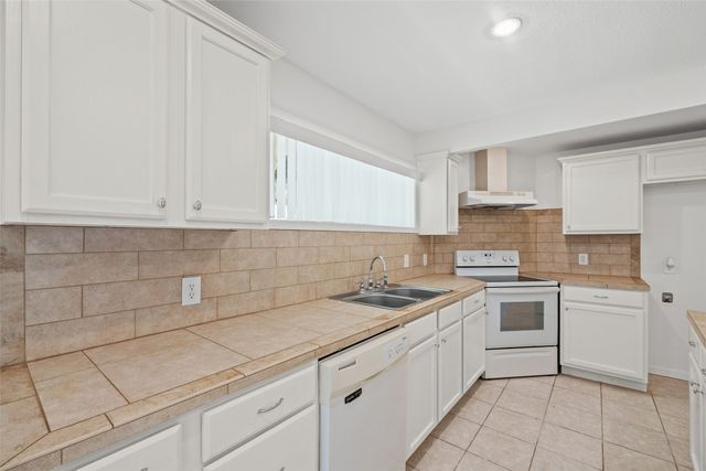 4102 Apache Trail Court, Granbury, TX 76048