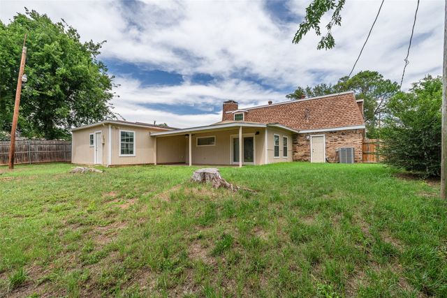 4102 Apache Trail Court, Granbury, TX 76048