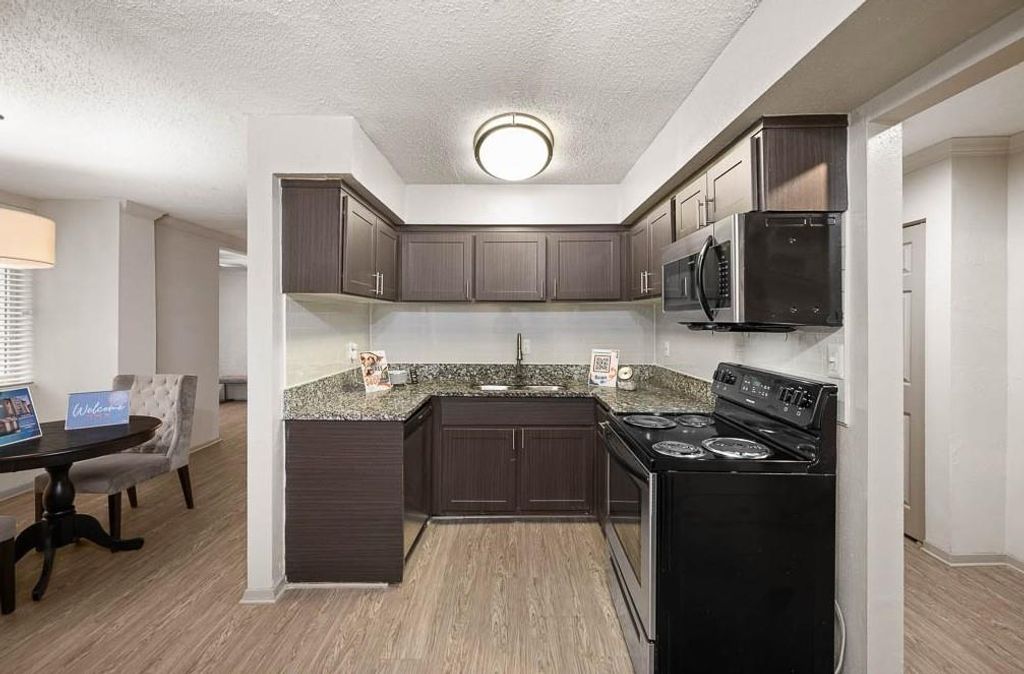 5555 Roswell Road NE 03, Sandy Springs, GA 30342