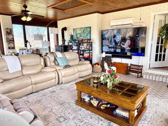11516 Frederick Road, Coeburn, VA 24230