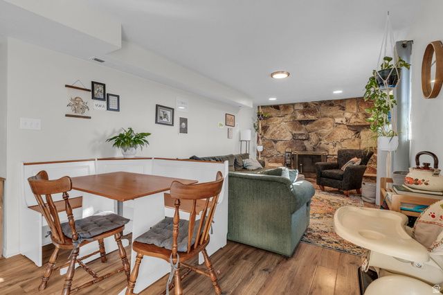 9968 S BLOSSOM DR, Sandy, UT 84092