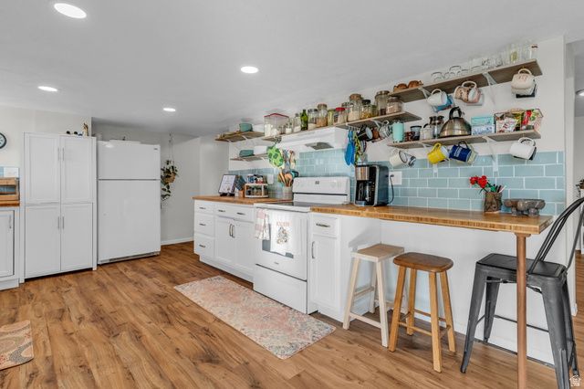 9968 S BLOSSOM DR, Sandy, UT 84092